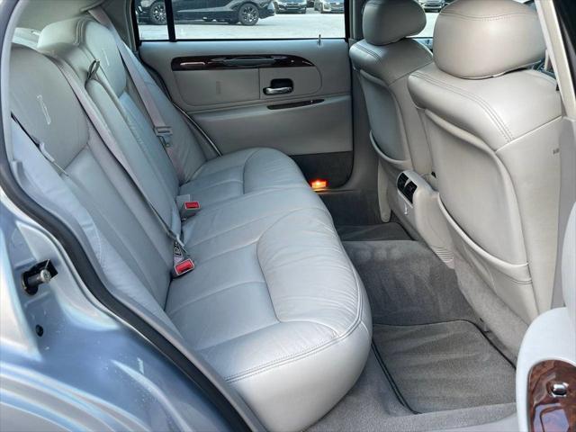 used 2002 Lincoln Town Car car, priced at $11,995