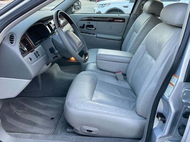 used 2002 Lincoln Town Car car, priced at $11,995