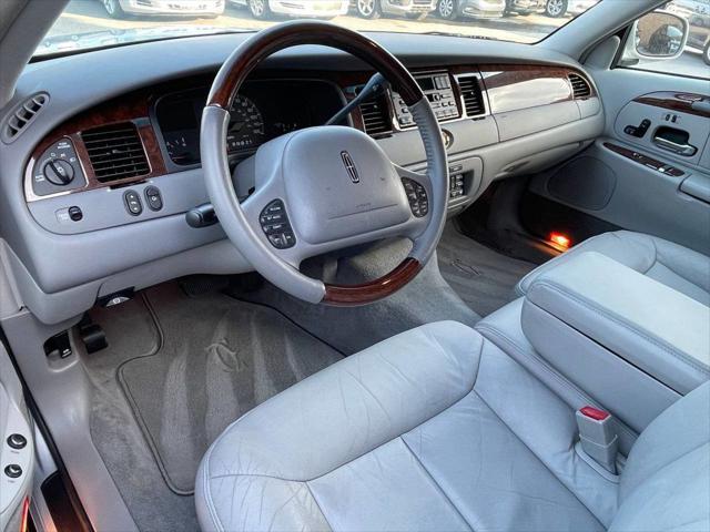 used 2002 Lincoln Town Car car, priced at $11,995
