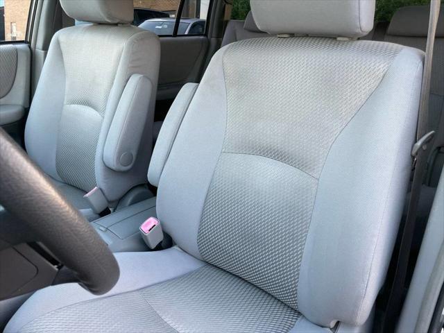 used 2004 Toyota Highlander car, priced at $5,495
