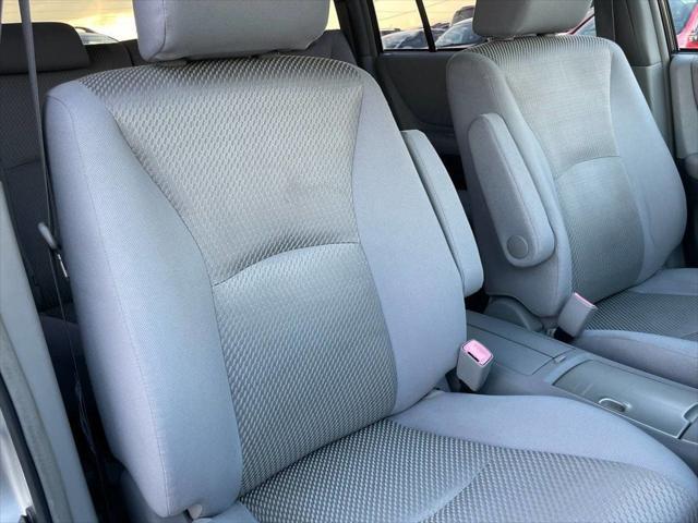 used 2004 Toyota Highlander car, priced at $5,495