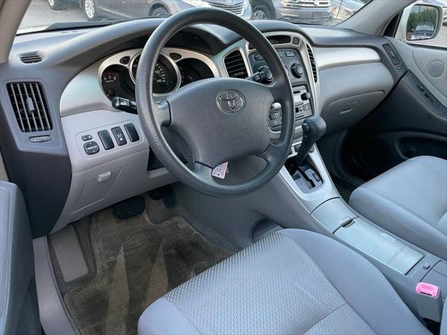 used 2004 Toyota Highlander car, priced at $5,495