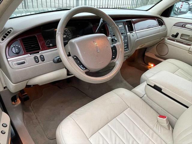 used 2005 Lincoln Town Car car, priced at $8,495