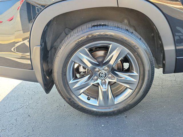 used 2018 Toyota Highlander car, priced at $28,782