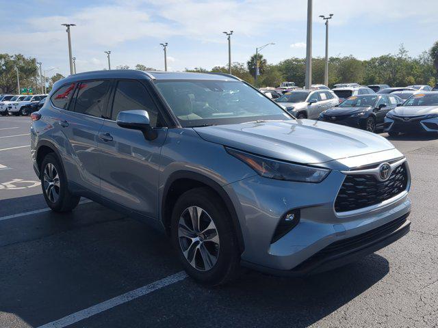 used 2022 Toyota Highlander car, priced at $34,451