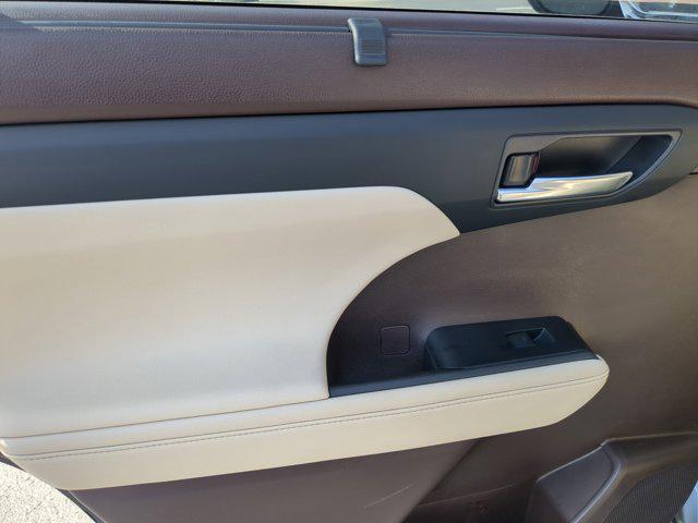 used 2022 Toyota Highlander car, priced at $34,451