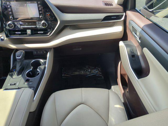 used 2022 Toyota Highlander car, priced at $34,451