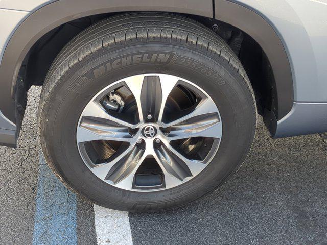 used 2022 Toyota Highlander car, priced at $34,451