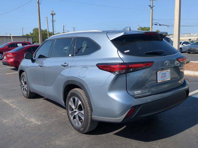 used 2022 Toyota Highlander car, priced at $34,451