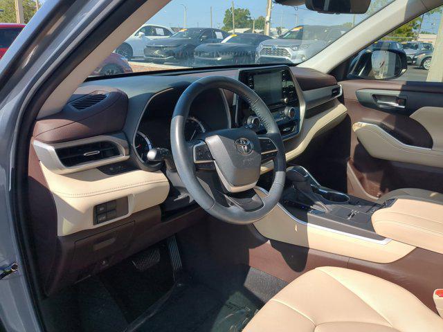 used 2022 Toyota Highlander car, priced at $34,451