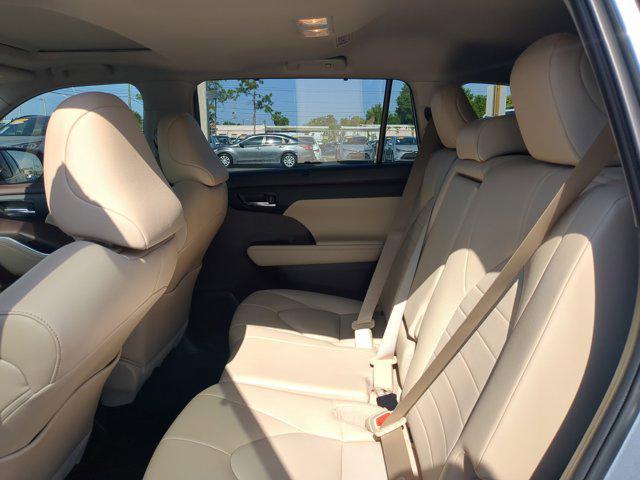 used 2022 Toyota Highlander car, priced at $34,451