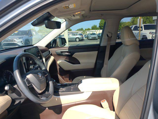 used 2022 Toyota Highlander car, priced at $34,451