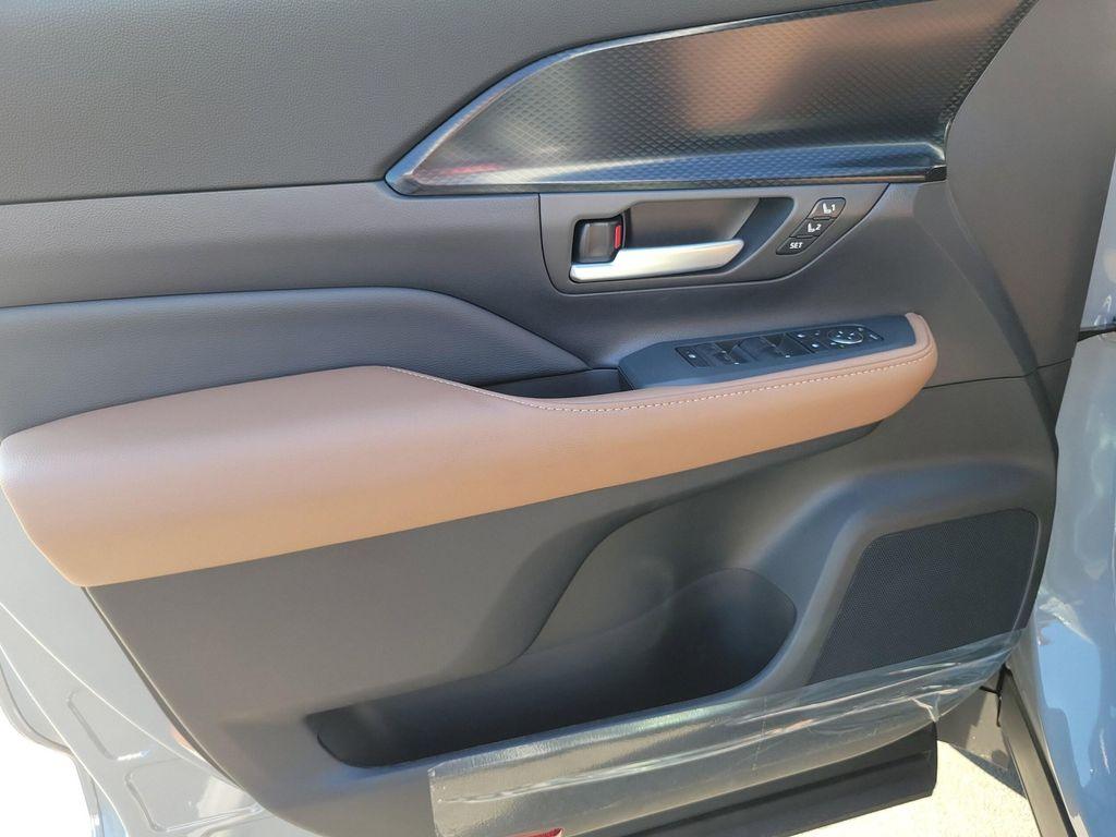 new 2025 Toyota Grand Highlander Hybrid car, priced at $64,228
