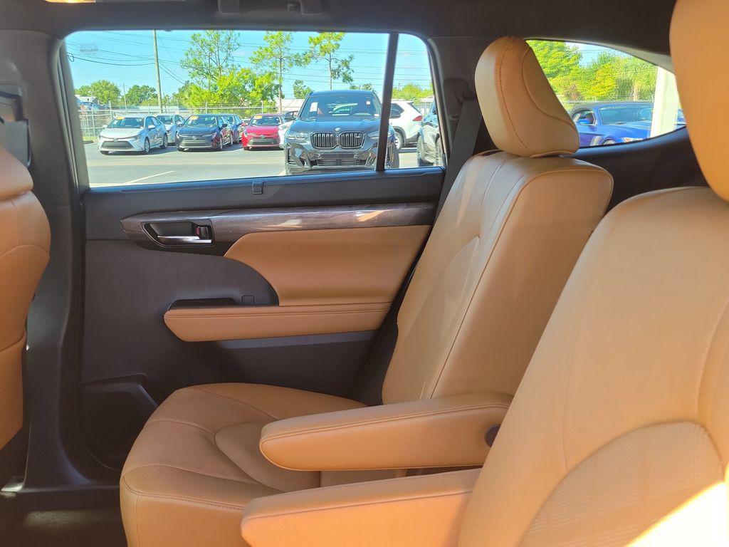 used 2025 Toyota Highlander Hybrid car, priced at $53,017