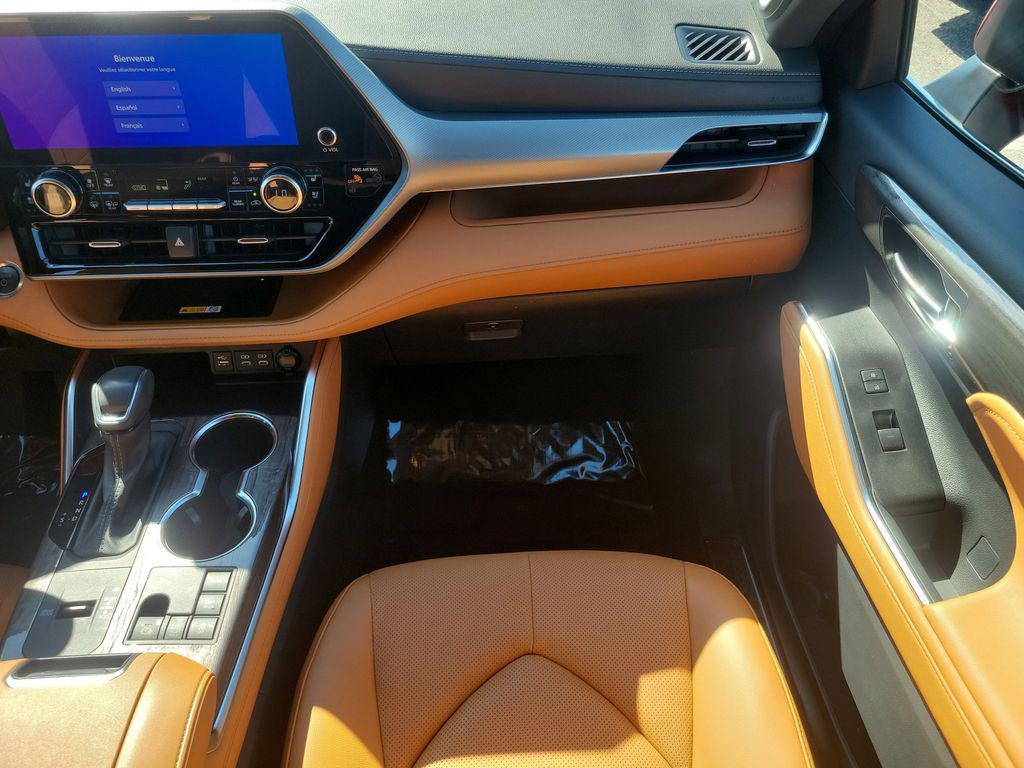 used 2025 Toyota Highlander Hybrid car, priced at $53,017