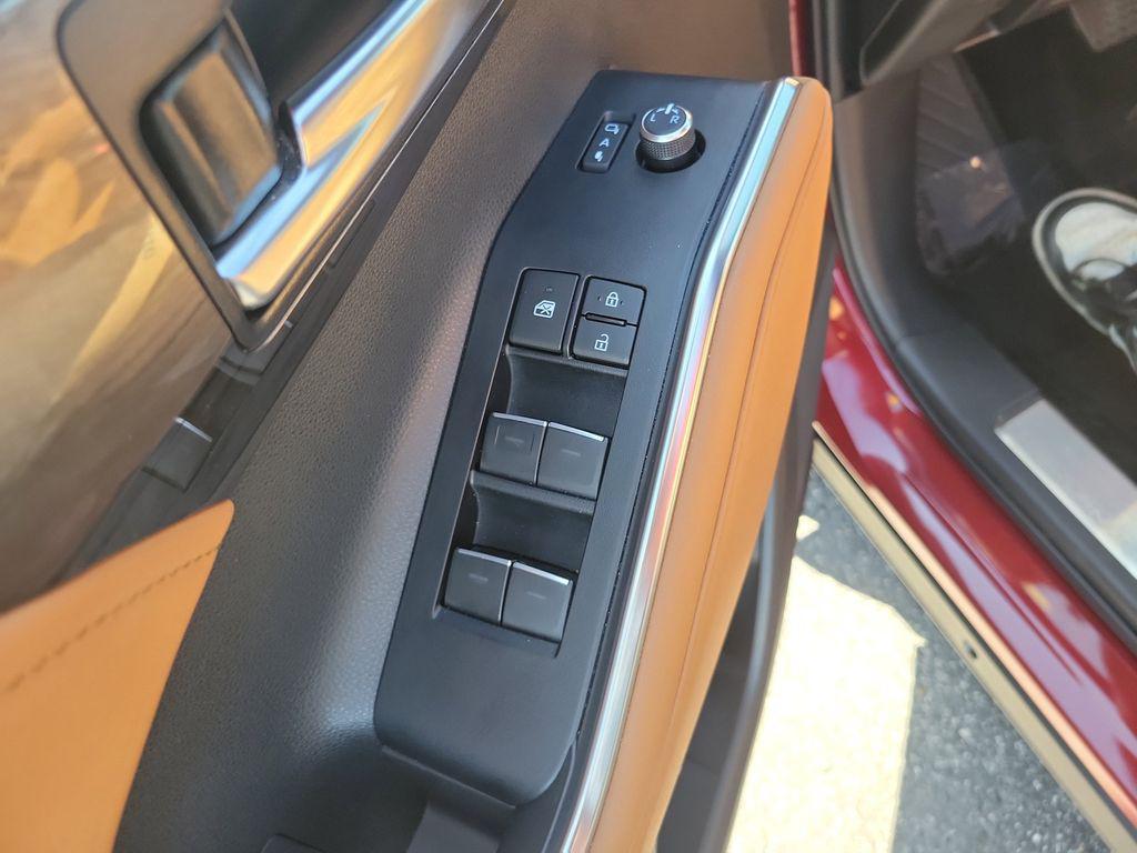 used 2025 Toyota Highlander Hybrid car, priced at $53,017