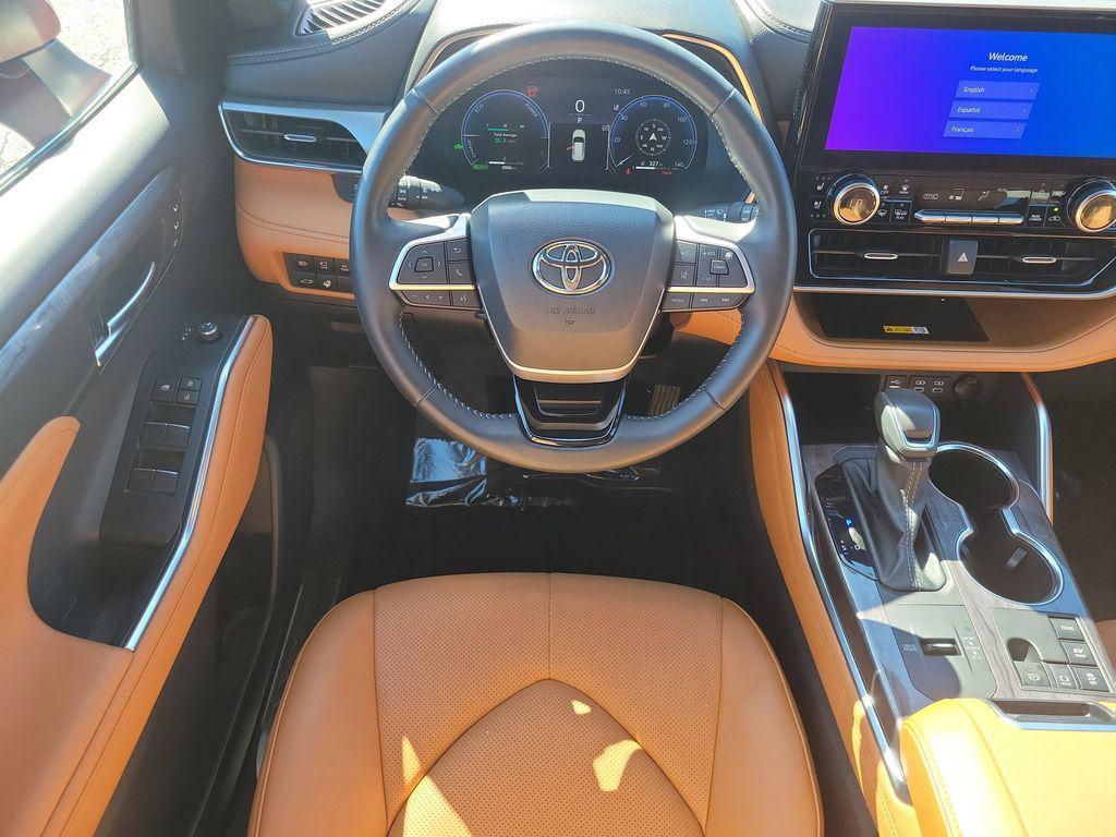 used 2025 Toyota Highlander Hybrid car, priced at $53,017