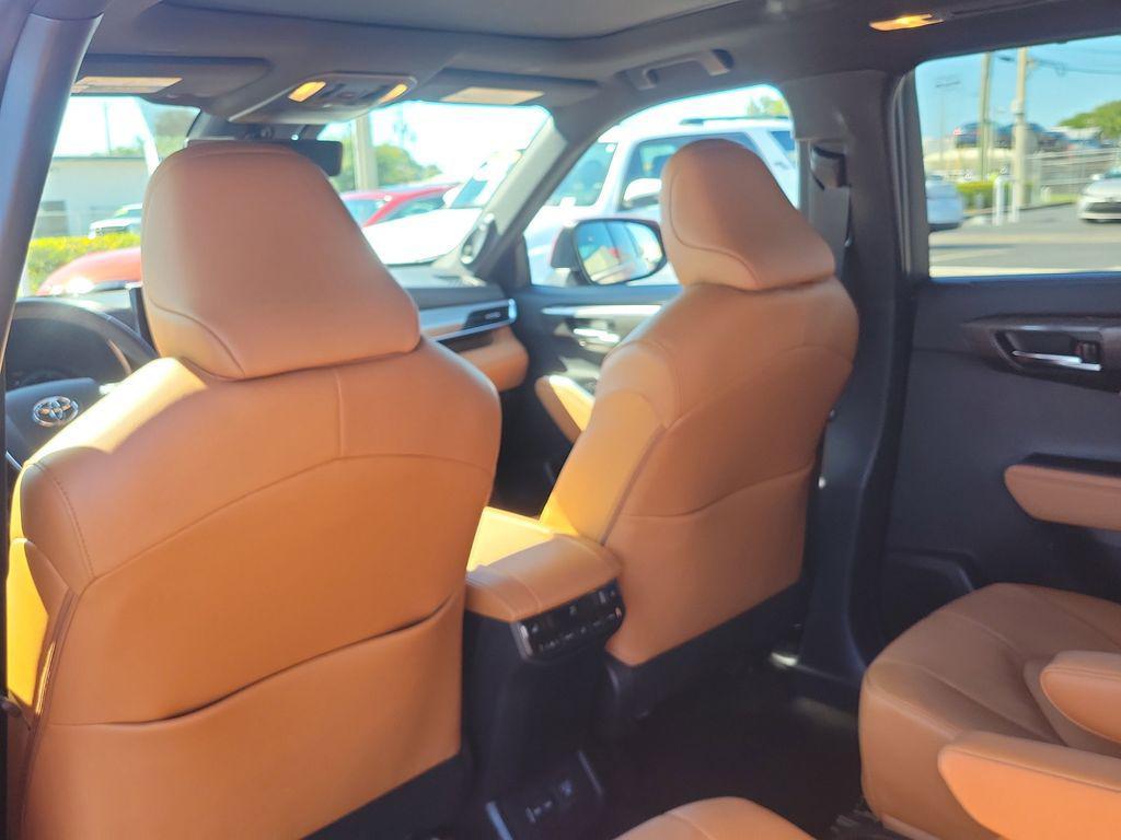 used 2025 Toyota Highlander Hybrid car, priced at $53,017