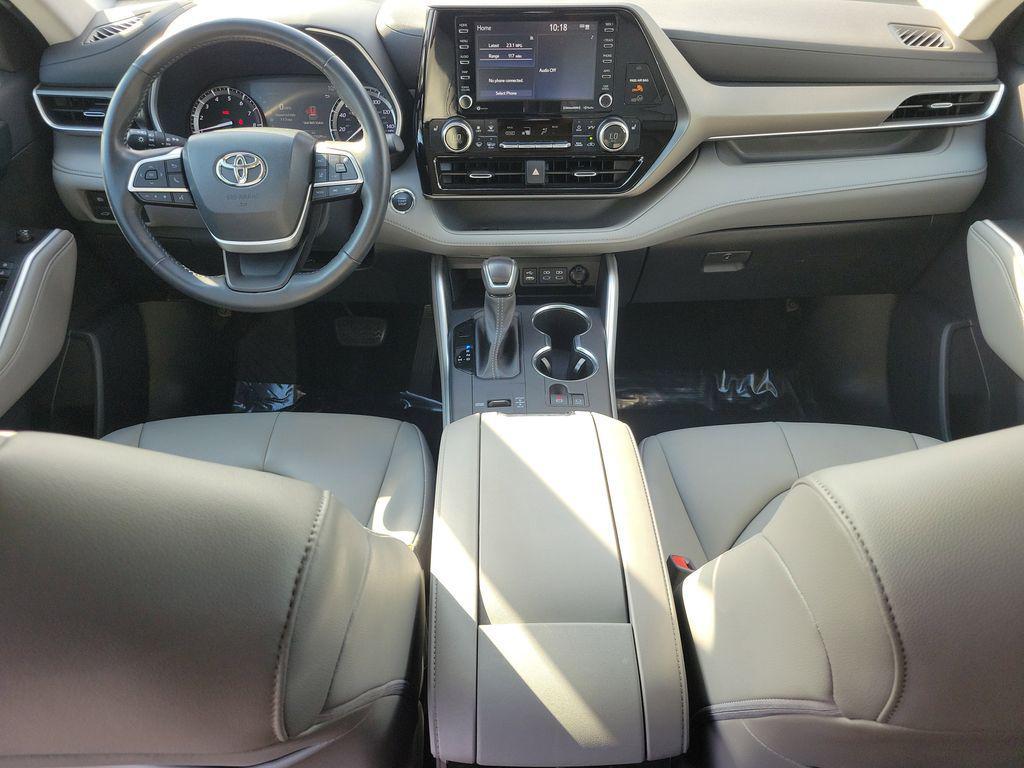 used 2022 Toyota Highlander car, priced at $31,539