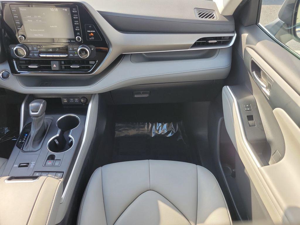 used 2022 Toyota Highlander car, priced at $31,539