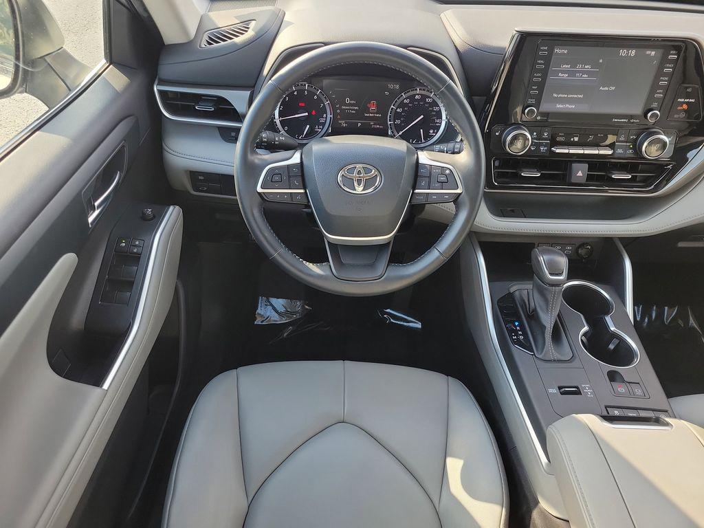 used 2022 Toyota Highlander car, priced at $31,539