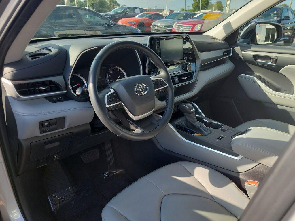 used 2022 Toyota Highlander car, priced at $31,539