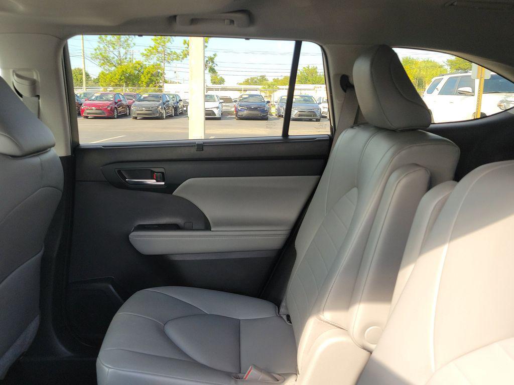 used 2022 Toyota Highlander car, priced at $31,539
