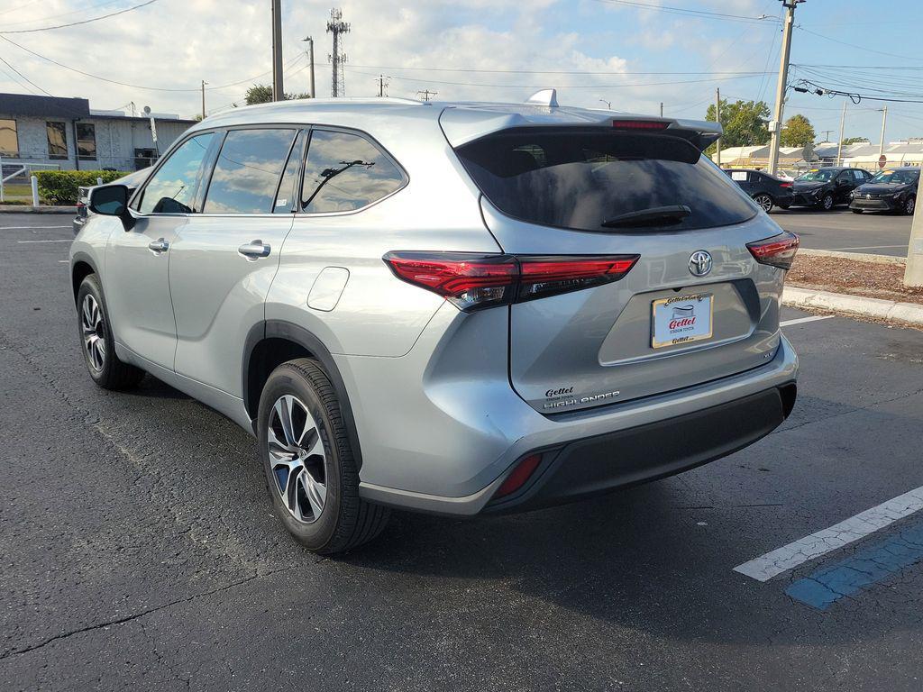 used 2022 Toyota Highlander car, priced at $31,539