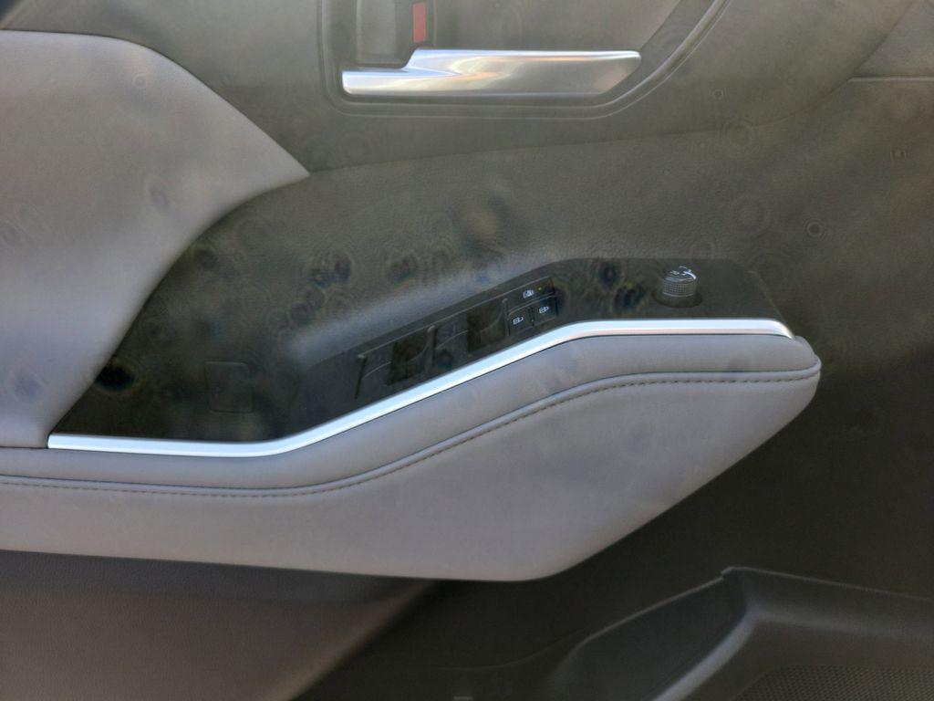 used 2022 Toyota Highlander car, priced at $31,539