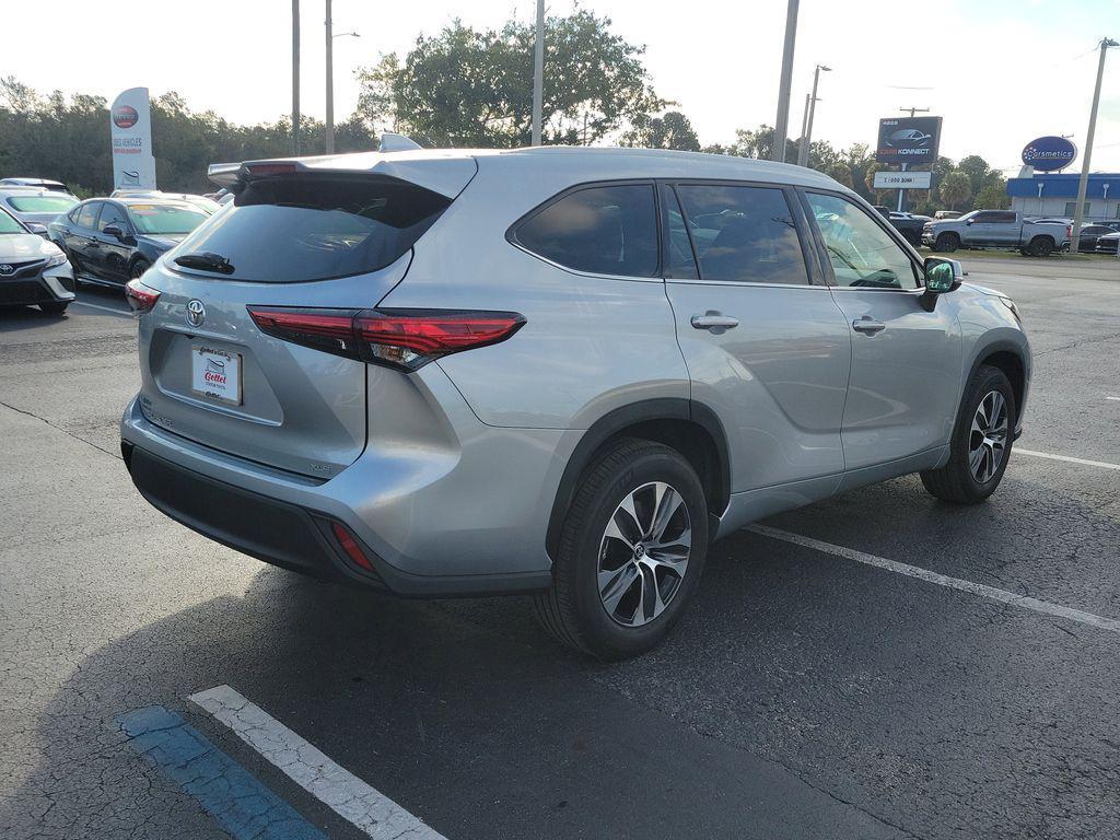 used 2022 Toyota Highlander car, priced at $31,539