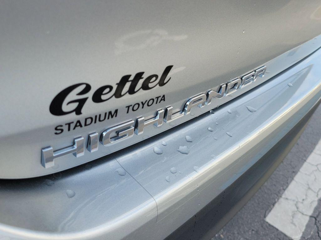 used 2022 Toyota Highlander car, priced at $31,539