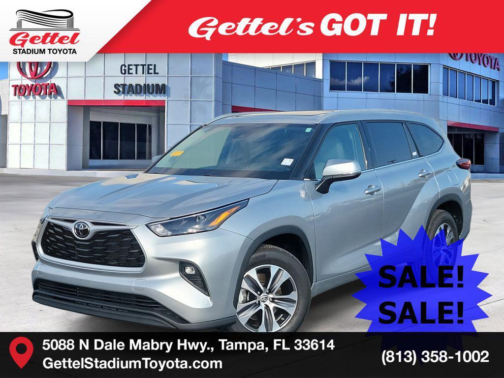 used 2022 Toyota Highlander car, priced at $31,539