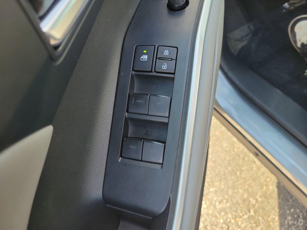 used 2022 Toyota Highlander car, priced at $31,539