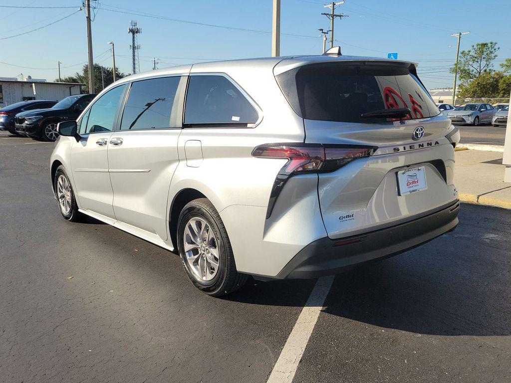 used 2024 Toyota Sienna car, priced at $31,958