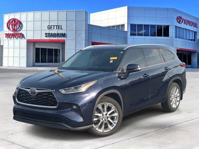 used 2020 Toyota Highlander car, priced at $27,553