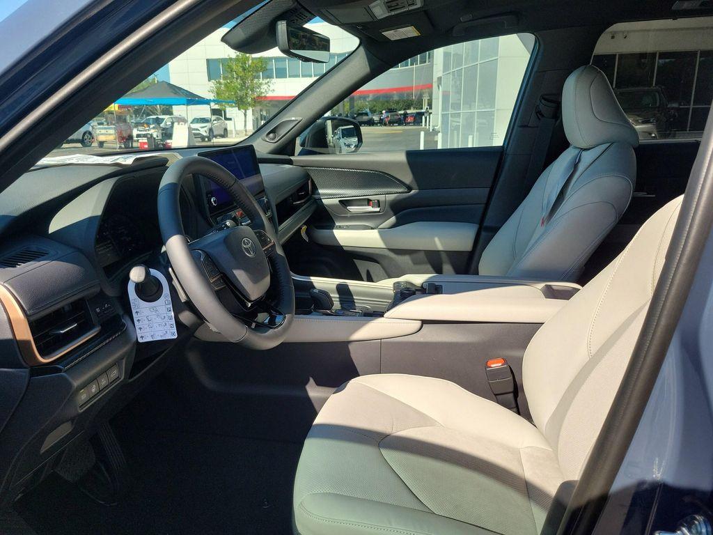 new 2025 Toyota Grand Highlander Hybrid car, priced at $63,143