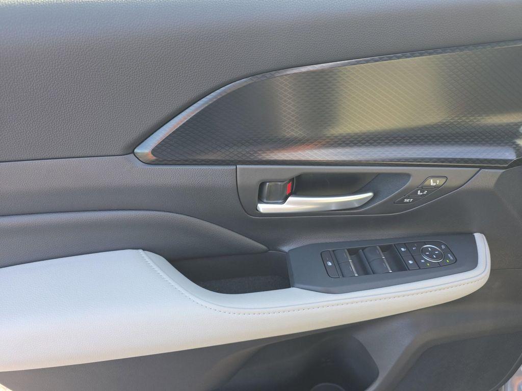 new 2025 Toyota Grand Highlander Hybrid car, priced at $63,992