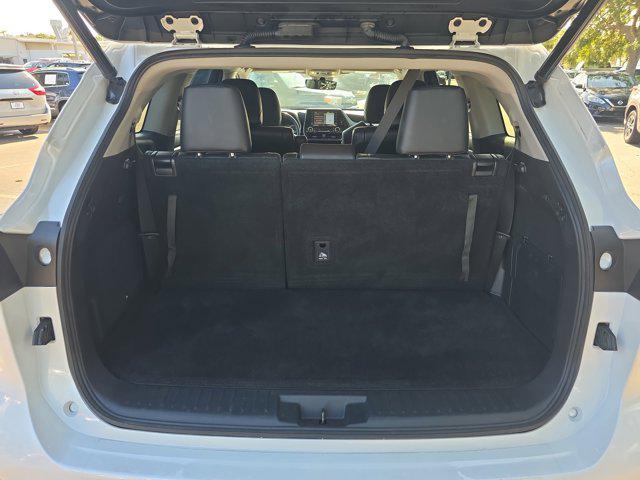 used 2022 Toyota Highlander car, priced at $35,500