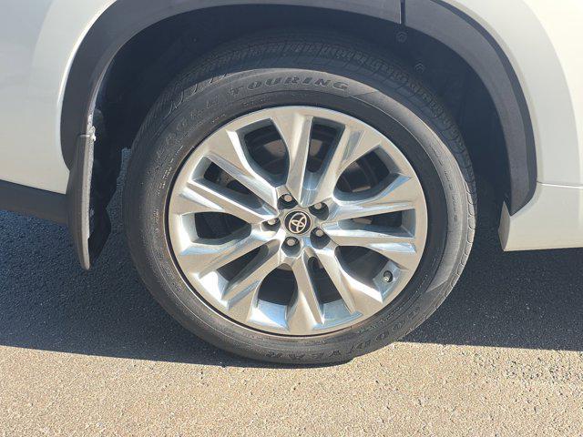 used 2022 Toyota Highlander car, priced at $35,500