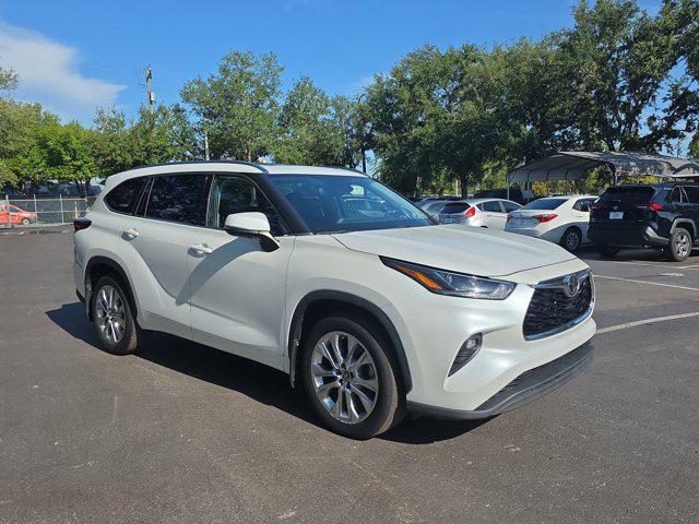 used 2022 Toyota Highlander car, priced at $35,500