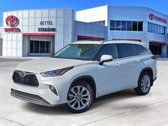 used 2022 Toyota Highlander car, priced at $40,481