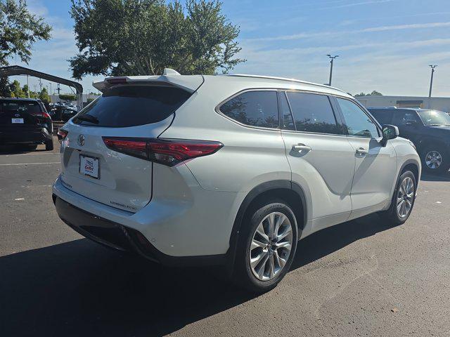 used 2022 Toyota Highlander car, priced at $35,500