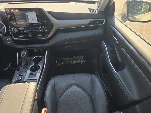 used 2022 Toyota Highlander car, priced at $35,500