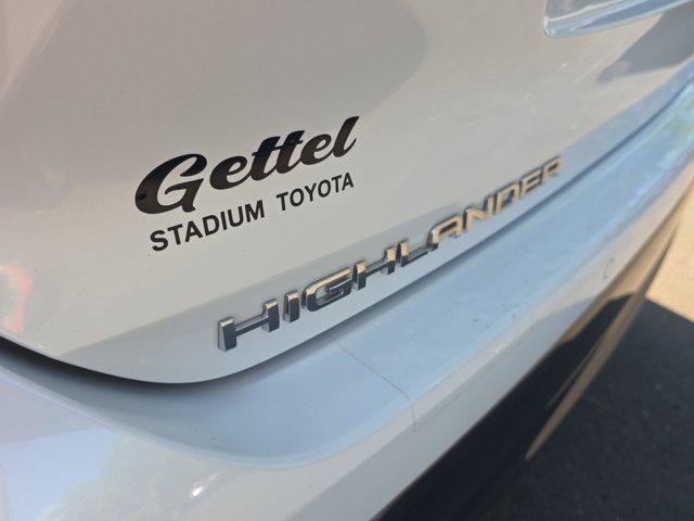 used 2022 Toyota Highlander car, priced at $35,500