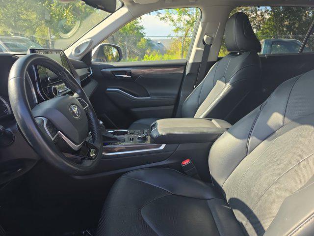 used 2022 Toyota Highlander car, priced at $35,500