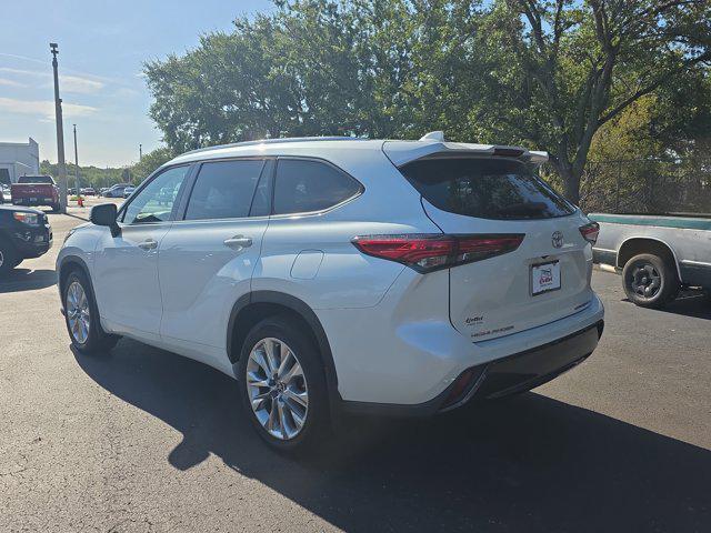 used 2022 Toyota Highlander car, priced at $35,500