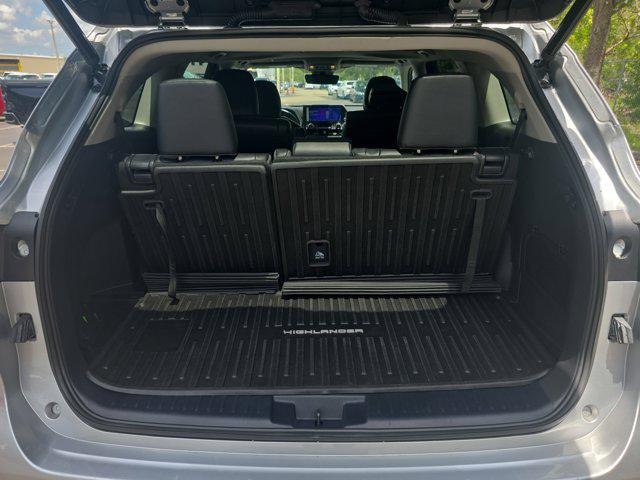 used 2023 Toyota Highlander car, priced at $38,018