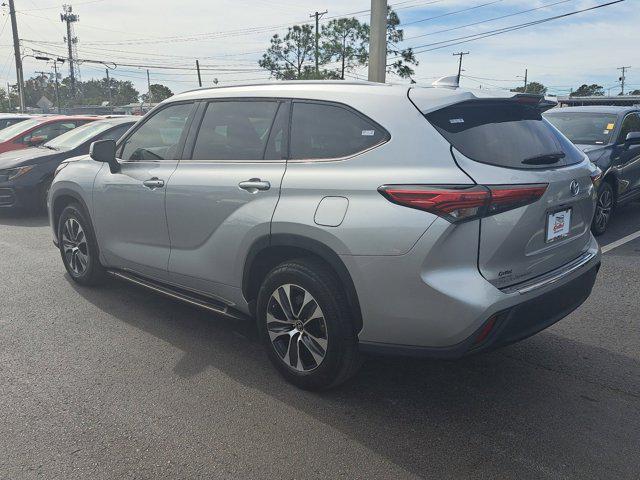 used 2022 Toyota Highlander Hybrid car, priced at $35,914