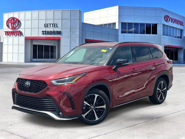 used 2021 Toyota Highlander car, priced at $30,353