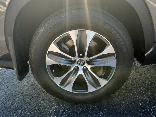 used 2022 Toyota Highlander car, priced at $28,900